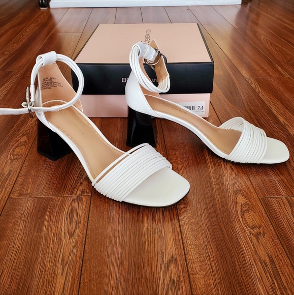 BCBG Generation White Strappy Sandals 6.5 - Picture 3 of 5